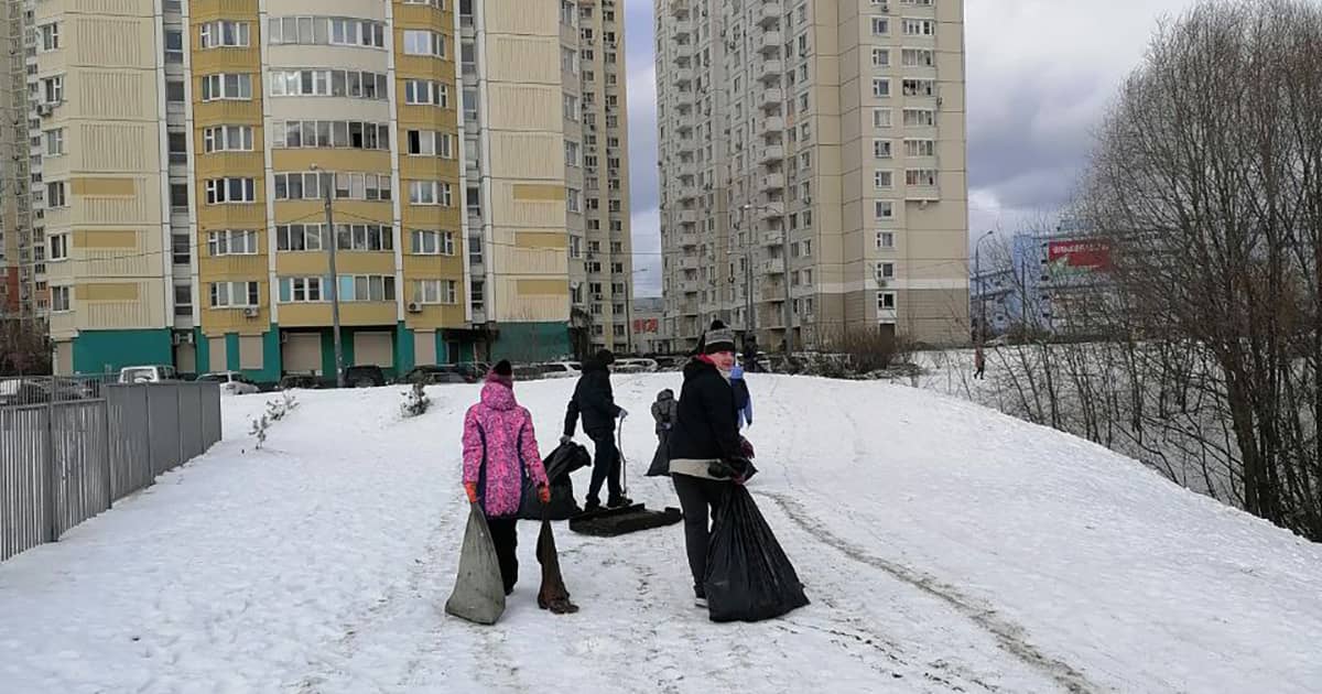 20 февраля жители Химок не стали дожидаться, пока собственник земельного участка займется уборкой парка реки Грачевка